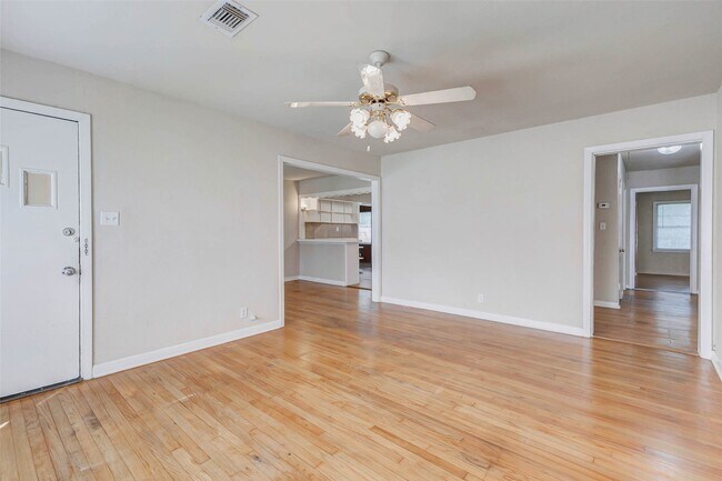 Building Photo - 6507 Heron Dr