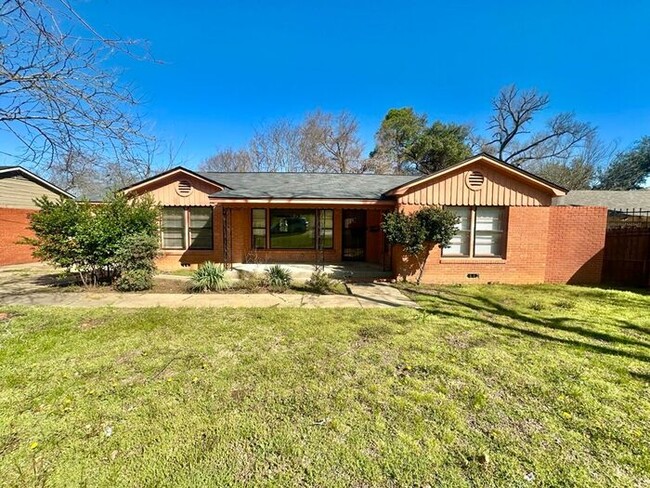 Primary Photo - Available now! 3/1.5 Single-Family Home in...