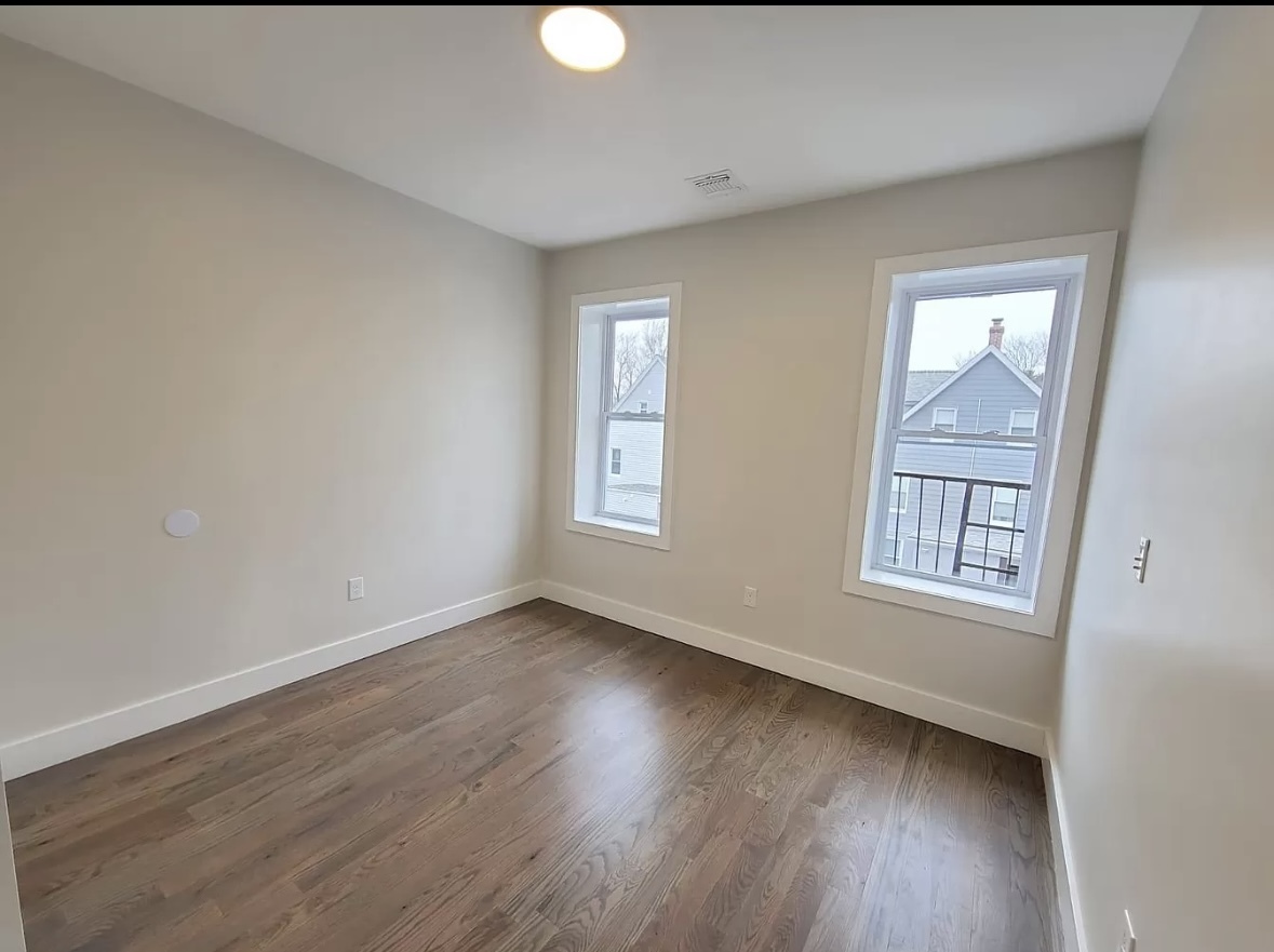 535 Hawthorne Ave 303 - 540 Hawthorne Ave
