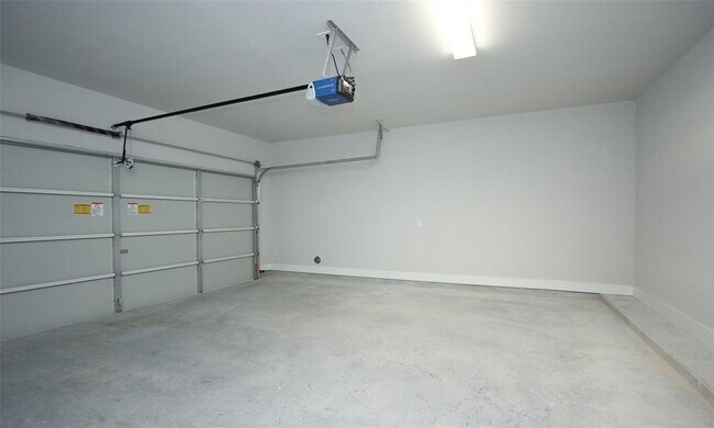 Building Photo - 5903 Val Verde St