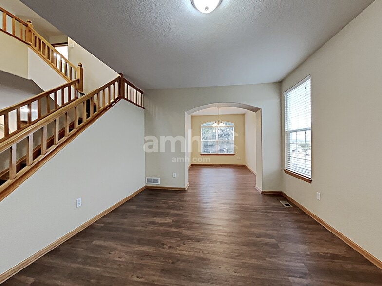 Building Photo - 1212 E 135th Pl