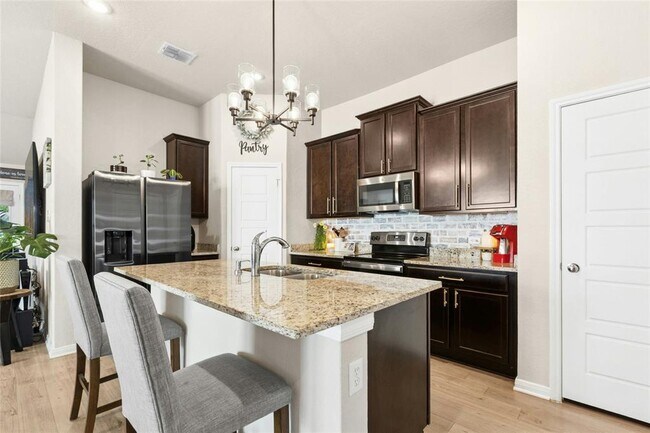 Building Photo - 2929 Greenbriar Rd