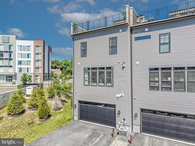 Building Photo - 300 Squire Dr