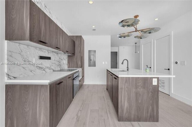 Building Photo - 480 NE 31st St