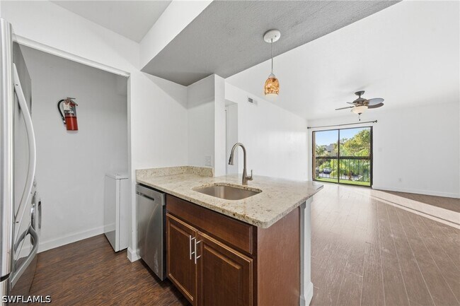 Building Photo - 2925 Winkler Ave
