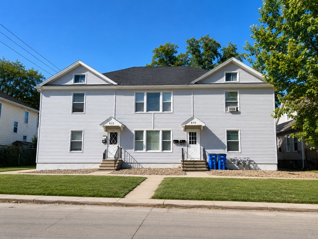 Building Photo - 612 W 1st St