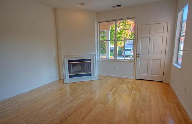 Building Photo - Beautiful Town Home Coming Soon! Great Location! Pets Allowed!