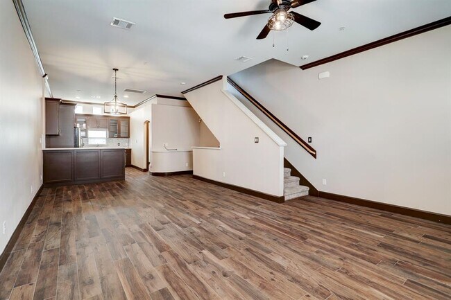 Building Photo - 8715 Meadowcroft Dr
