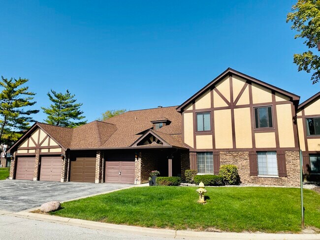 Primary Photo - 1655 Dover Ct