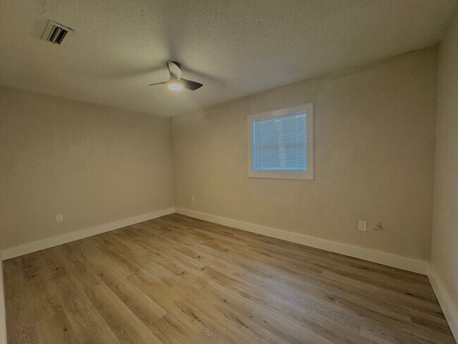 Building Photo - 3 Bedroom 1 Bathroom in Graceville, FL