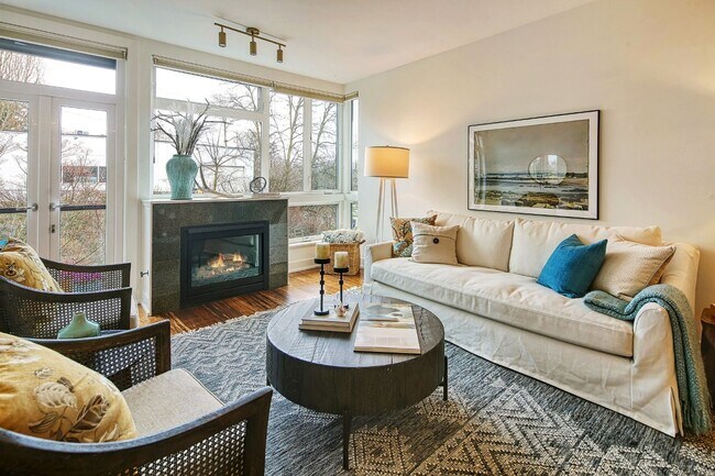 Building Photo - 2Bd/2Ba Seattle Condo