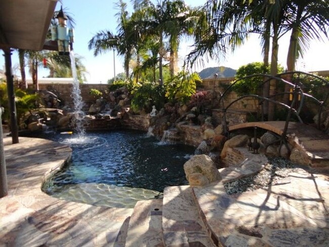 Primary Photo - Luxurious 5 + 3 Pool/View Home Castaic