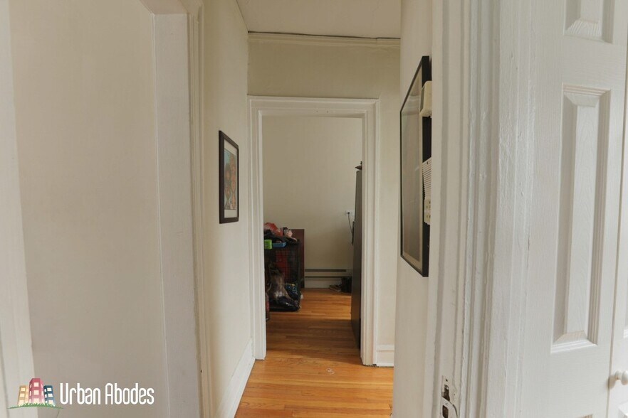 Building Photo - 816 W Cornelia Ave