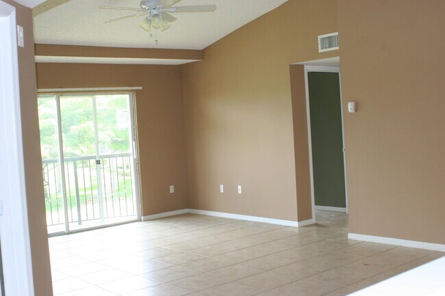 Building Photo - 4167 N Haverhill Rd