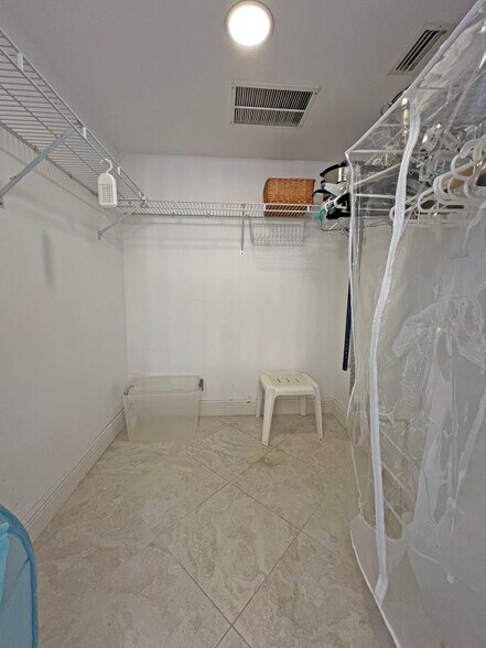 Building Photo - 15191 Cedarwood Ln