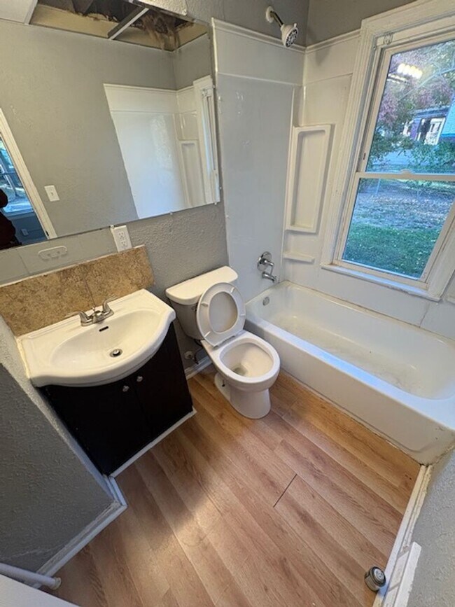 Building Photo - 1311 N Flora Ave