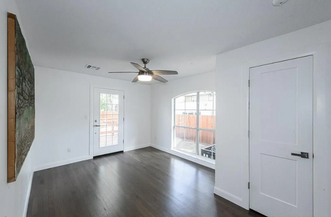 Building Photo - Charming Fully Remodeled Home in the Heart...