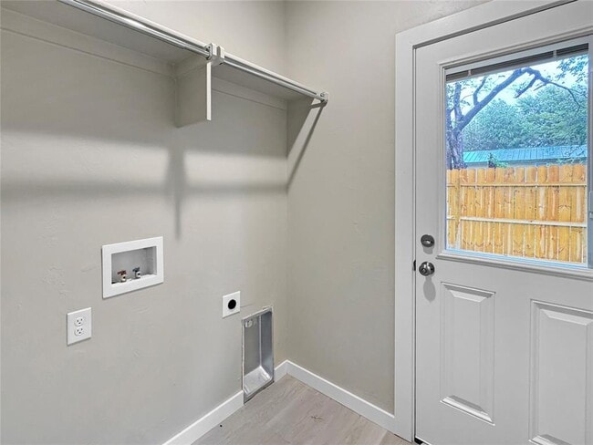 Building Photo - 412 N Bickford Ave