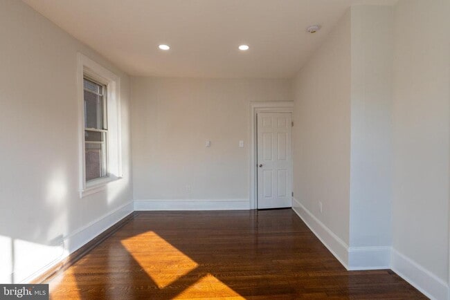 Building Photo - 5003 Pine St