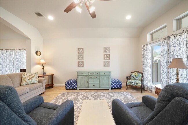 Building Photo - 14947 Scarlet Branch Dr