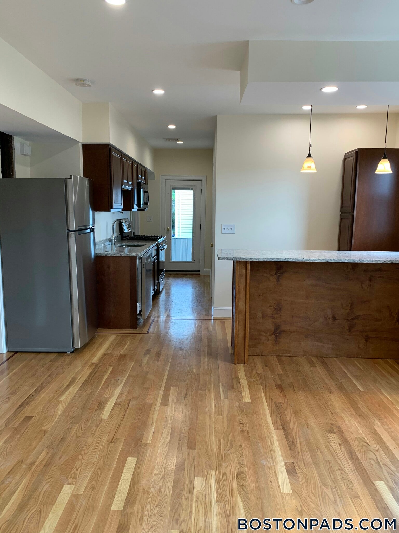 Building Photo - 28R Cherry St