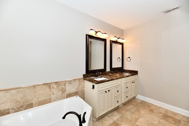 Building Photo - 8555 One W Dr