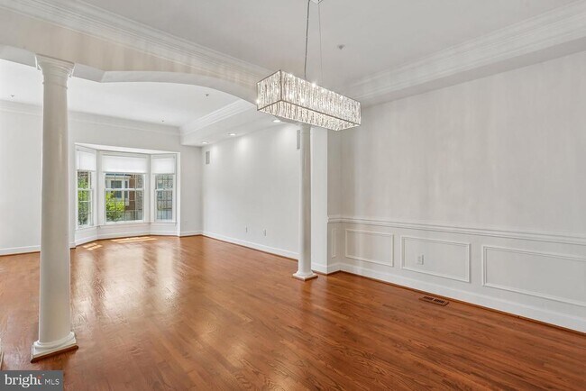Building Photo - 417 Winding Rose Dr
