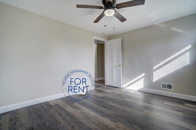 Building Photo - 5093 Spinning Wheel Dr