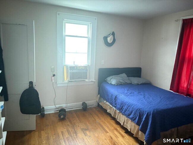 Building Photo - 15 Chappelle St