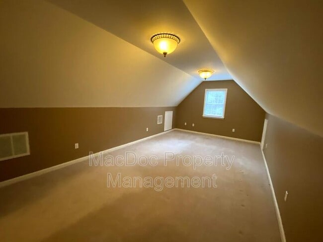 Building Photo - 1265 Ullainee Rd