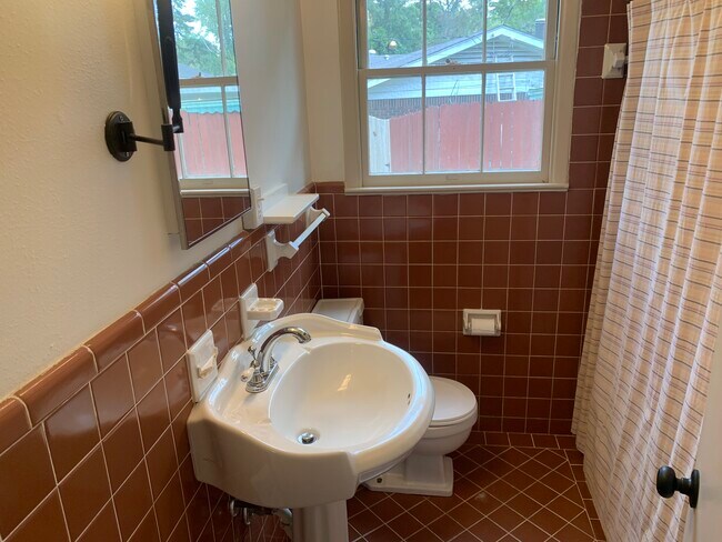 Building Photo - 719 Dodd Dr