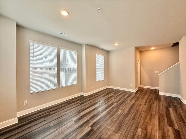 Building Photo - 1234 Coach Sta Aly