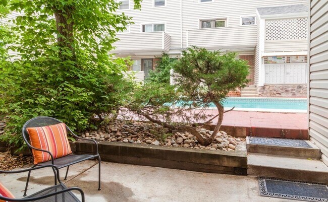 Building Photo - Pool-Side Condo in a Gated Community in Mapleton Hill!