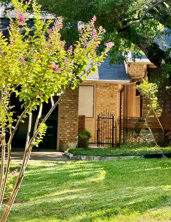 Building Photo - 7211 Lakewood Dr