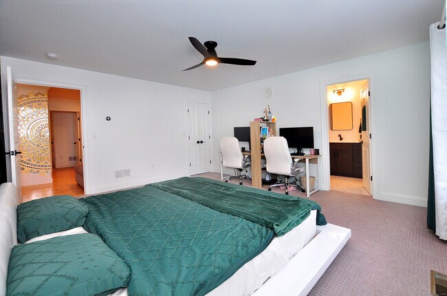 Building Photo - 5 Oakwood Cir