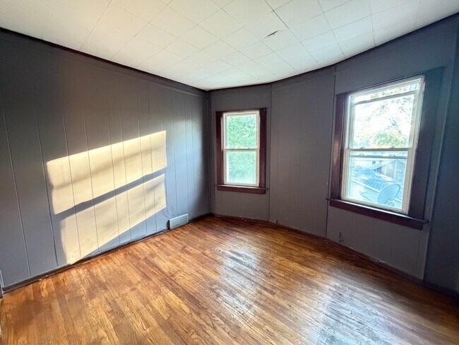 Building Photo - 418 Colvin Ave