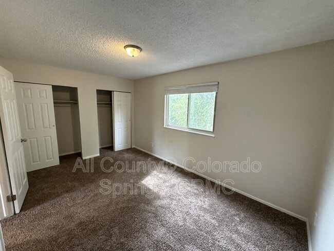 Building Photo - 1138 Delaware Dr