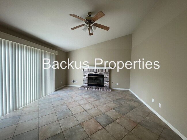 Building Photo - Stunning Three Bedroom in North Salinas  (...