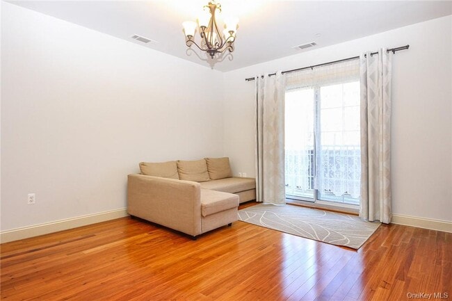 Building Photo - 543 Main St