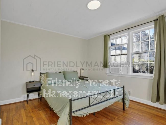 Building Photo - 517 W Brookline St