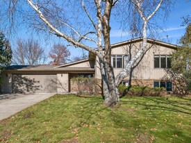 Building Photo - 1803 Chestnut Dr