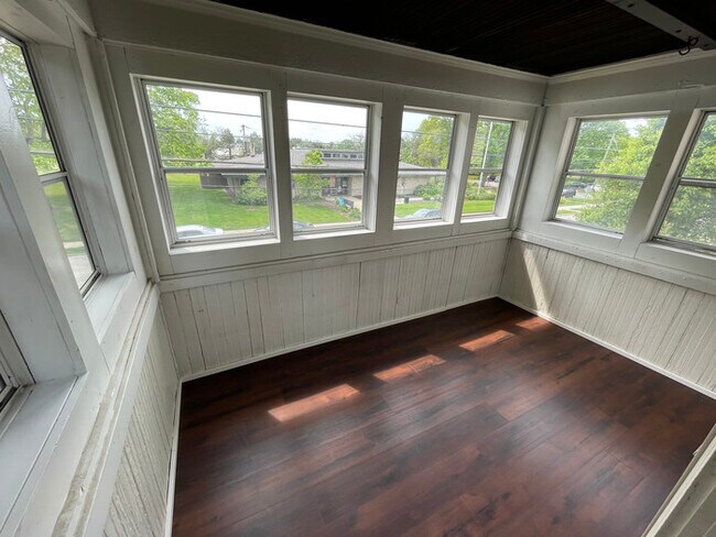 Building Photo - Cozy and spacious Garfield Park 3BD/1.5 BA...