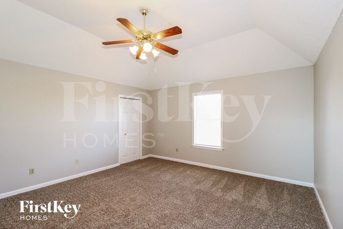 Building Photo - 9689 Kingsridge Dr