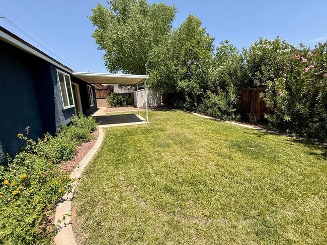Building Photo - Four Bedroom Remodeled Home in Red Cliffs