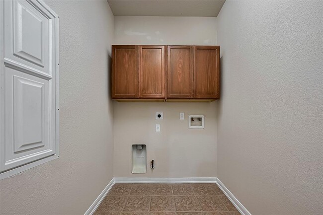 Building Photo - 26027 Chapman Falls Dr