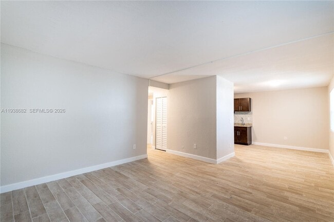 Building Photo - 601 S Flagler Ave