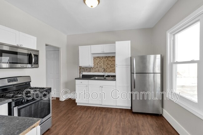 Building Photo - 357 Vermont St