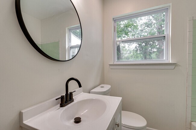 Building Photo - Charming 3-Bedroom Home in East Chattanooga
