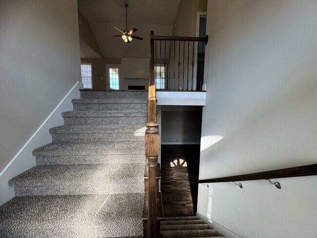 Building Photo - Stunning 4-Bedroom, 3-Bathroom Home – A Mu...