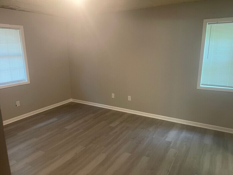 Building Photo - 5413 Laccasine Dr